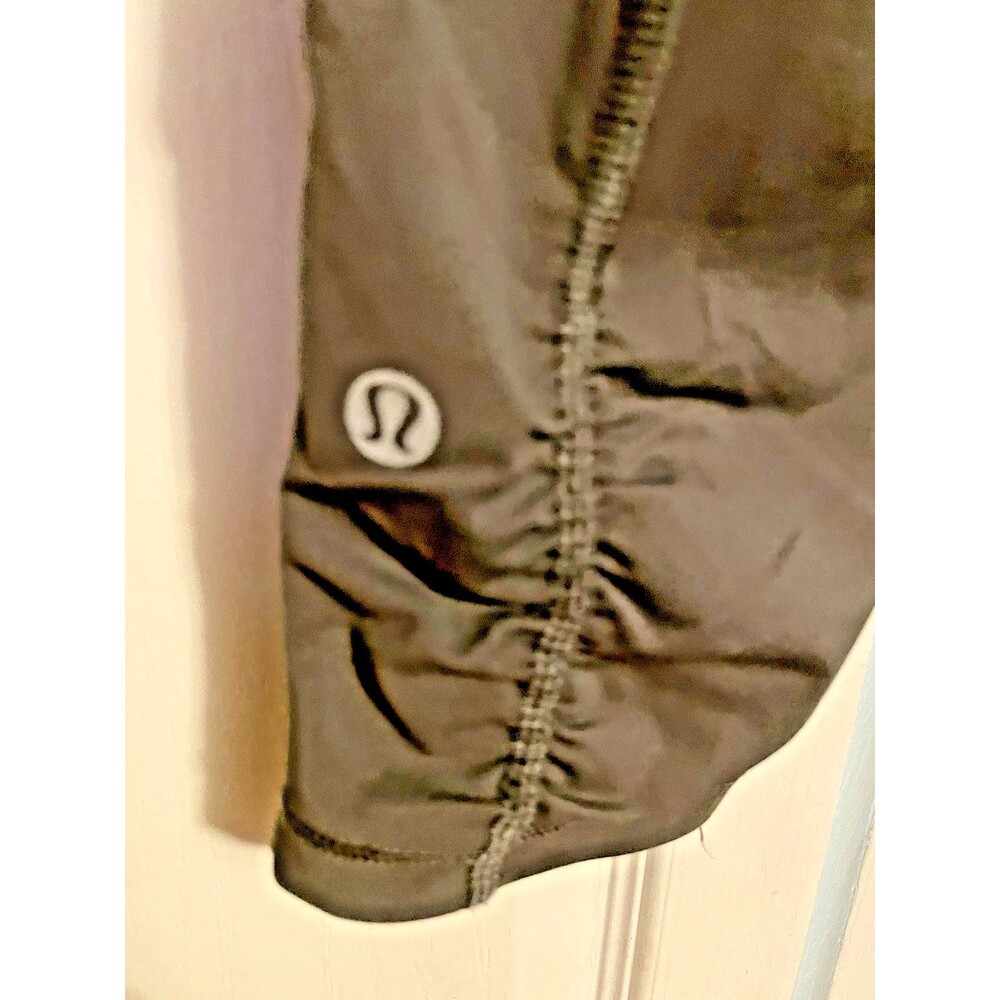 Lululemon Vintage Athletica  Nylon Spandex capri  Sz6Gray Zipped Pocket leggings - Picture 4 of 7